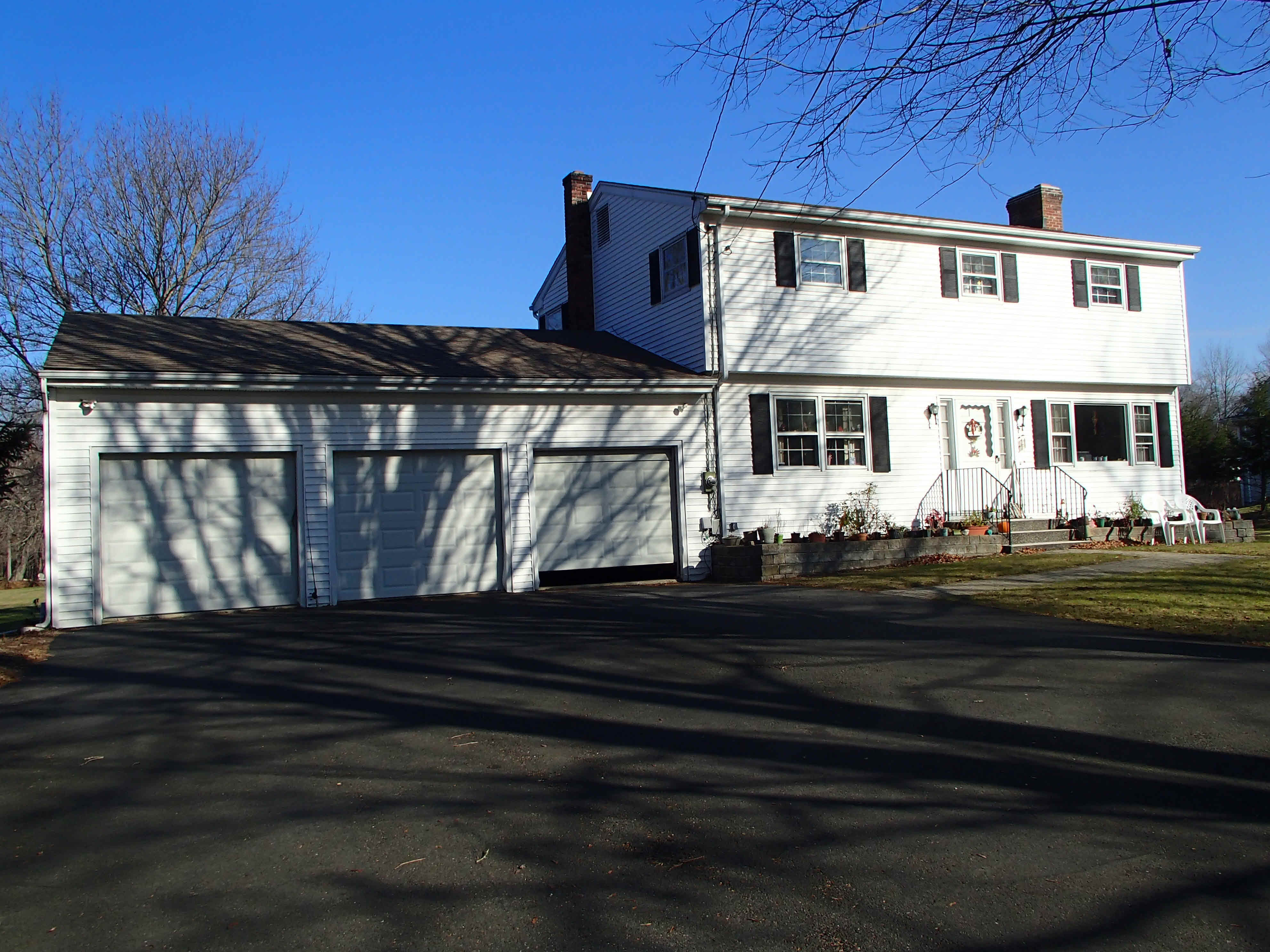 Building photograph for 408 HUT HILL RD